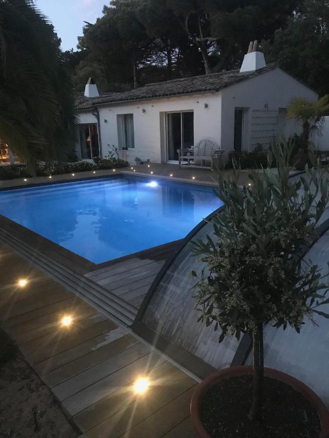 LA MAISON DE LA DUNE - Jacuzzi 1ère séance offerte - Piscine chauffée avec Abri Amovible - Plage située à 200m, accès direct par le bois - Borne VE La Couarde-sur-Mer Esterno foto