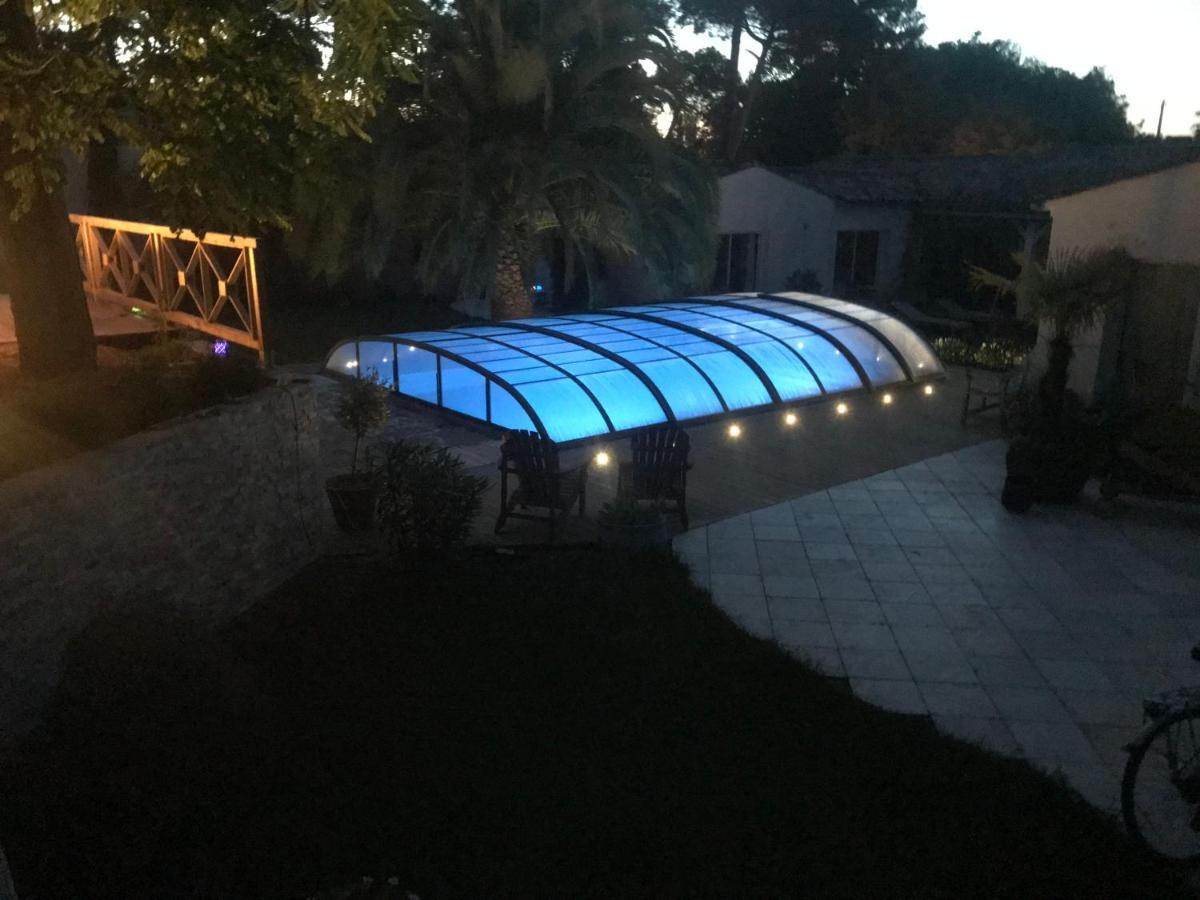 LA MAISON DE LA DUNE - Jacuzzi 1ère séance offerte - Piscine chauffée avec Abri Amovible - Plage située à 200m, accès direct par le bois - Borne VE La Couarde-sur-Mer Esterno foto