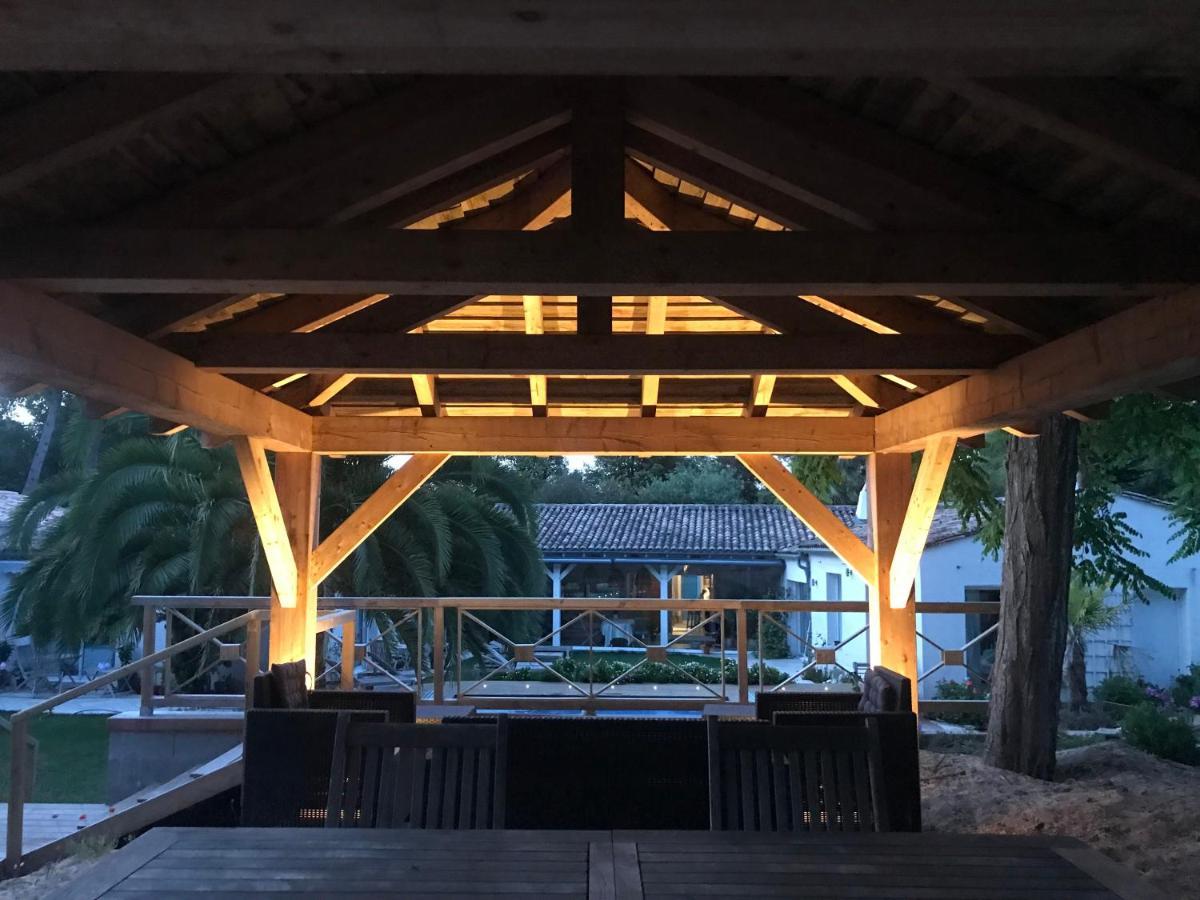 LA MAISON DE LA DUNE - Jacuzzi 1ère séance offerte - Piscine chauffée avec Abri Amovible - Plage située à 200m, accès direct par le bois - Borne VE La Couarde-sur-Mer Esterno foto